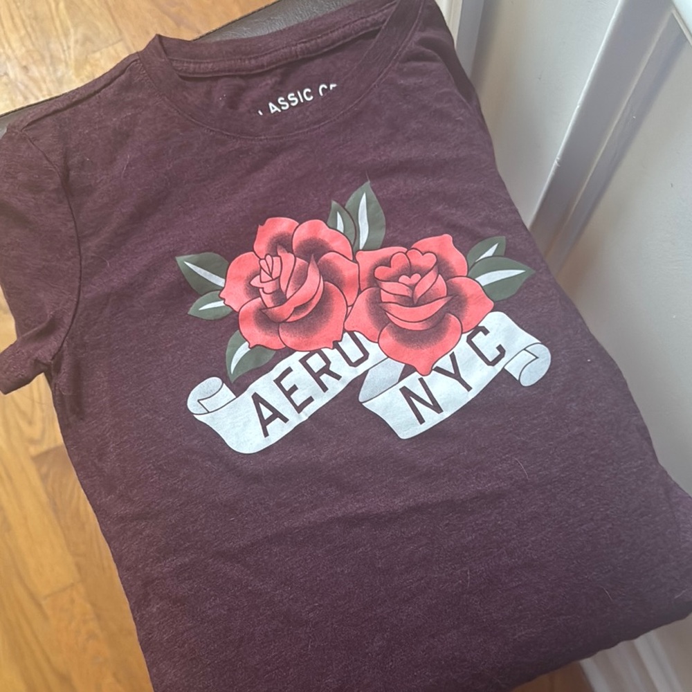 Aeropostale Maroon Graphic Tee with Red Roses